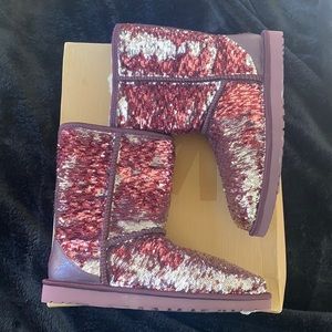Women’s size 9 Ugg’s maroon/silver